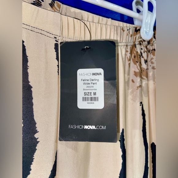 Fashion Nova Feline Darling Wide Pant Medium  Beige Animal Print NWT - Picture 4 of 6